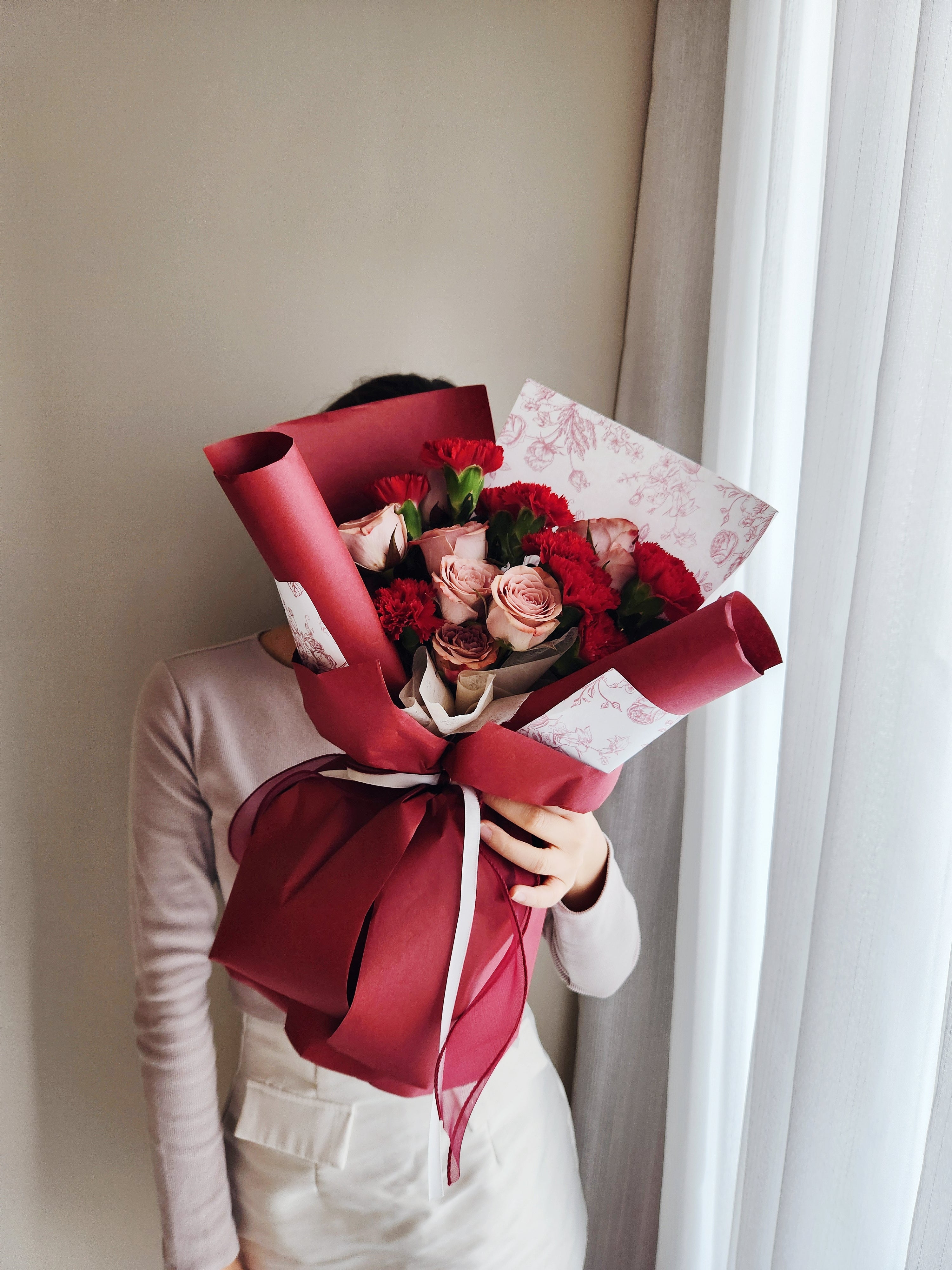 Queen of Heart Carnation Bouquet