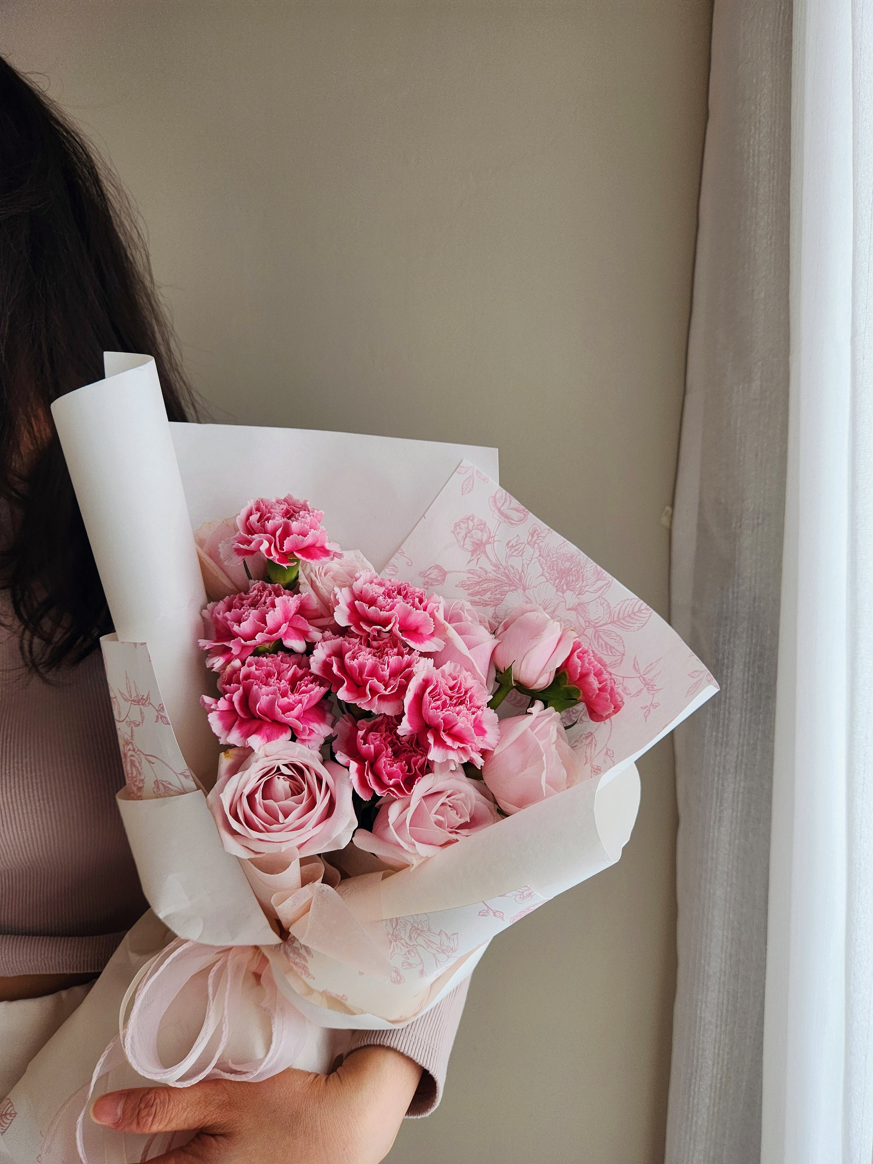 Queen of Heart Carnation Bouquet