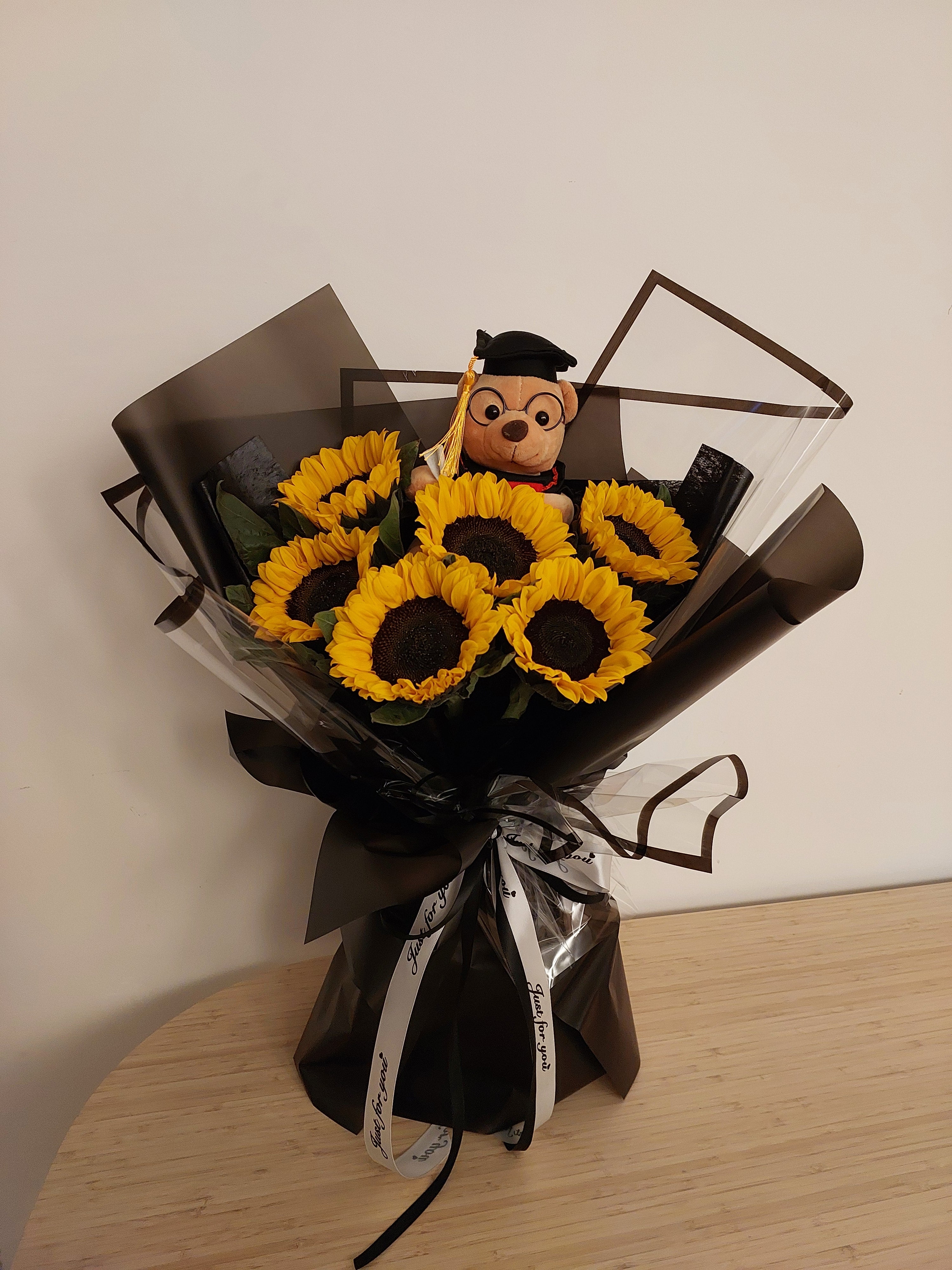 Bearly Graduated Fresh Sunflower Bouquet 🧸🎓