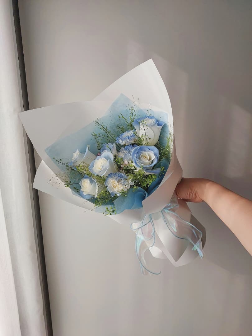 Frosted Romance Rose Bouquet