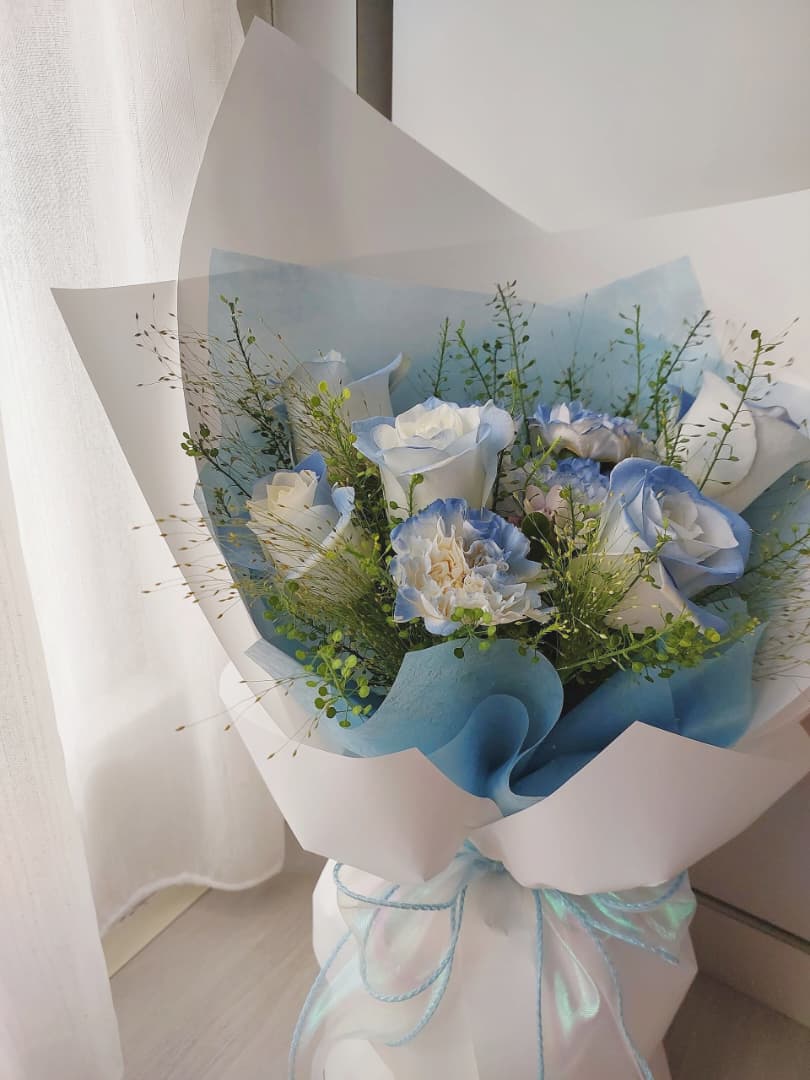 Frosted Romance Fresh Rose Bouquet