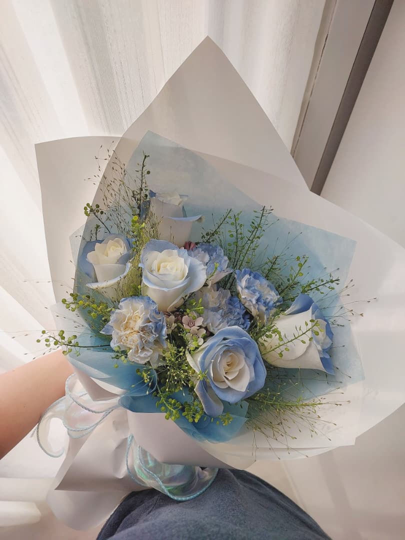 Frosted Romance Fresh Rose Bouquet