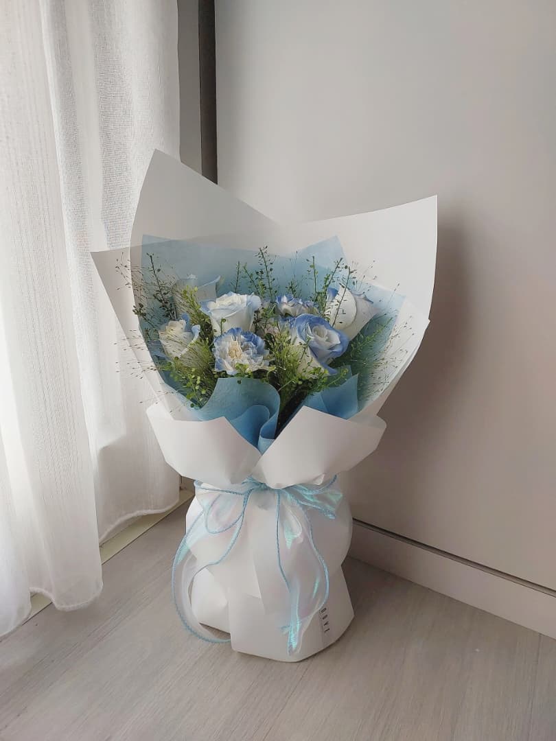 Frosted Romance Fresh Rose Bouquet