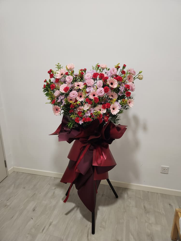 Pretty Savage Opening Flower Stand