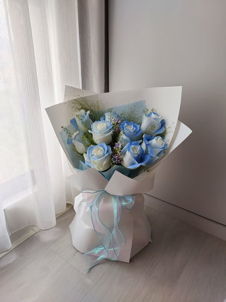 Frosted Romance Fresh Rose Bouquet