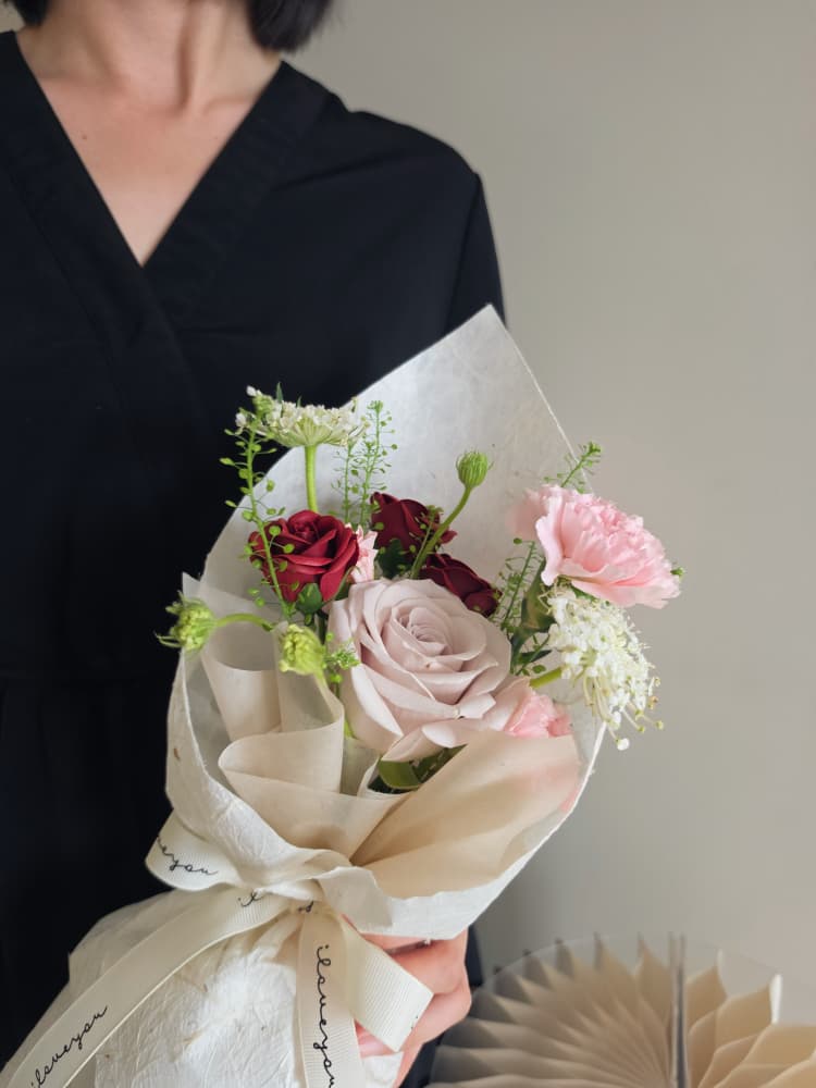 Soft Muse Fresh Carnation Bouquet
