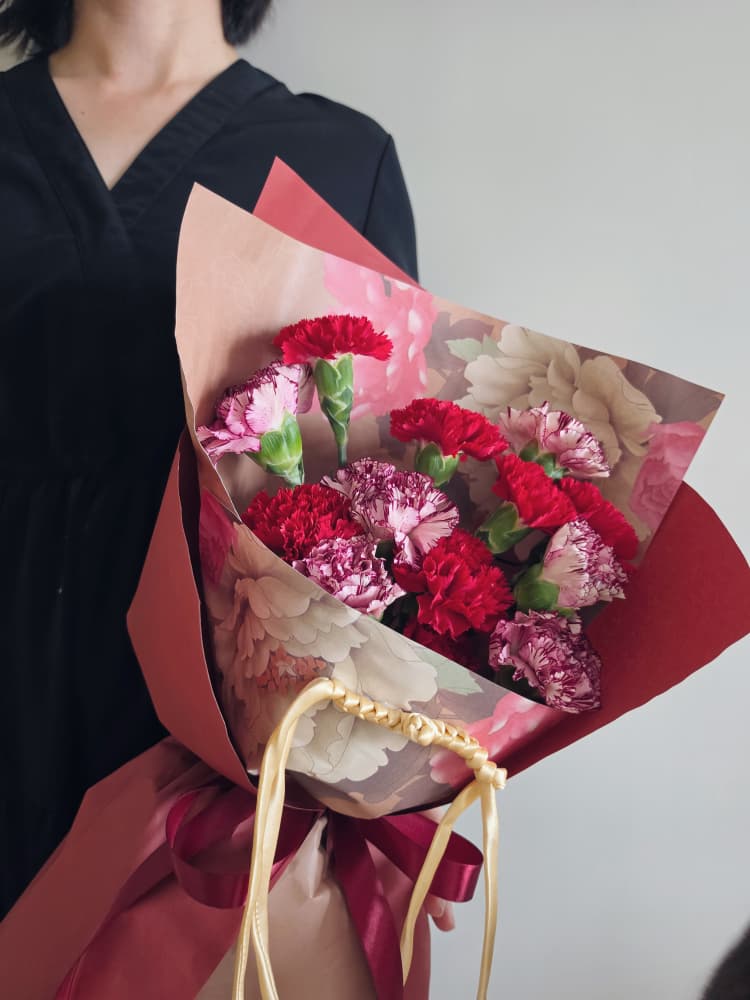 Mum Velvet Fresh Carnation Bouquet
