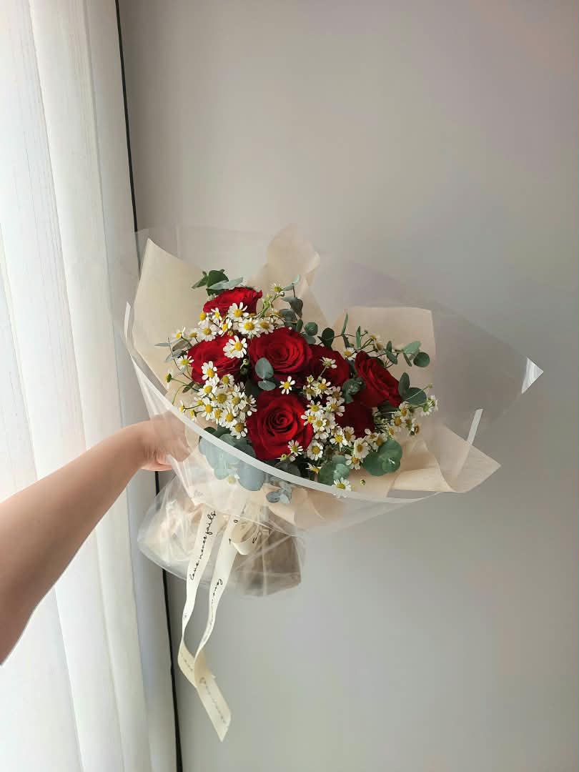 Main Character Energy Fresh Rose Bouquet