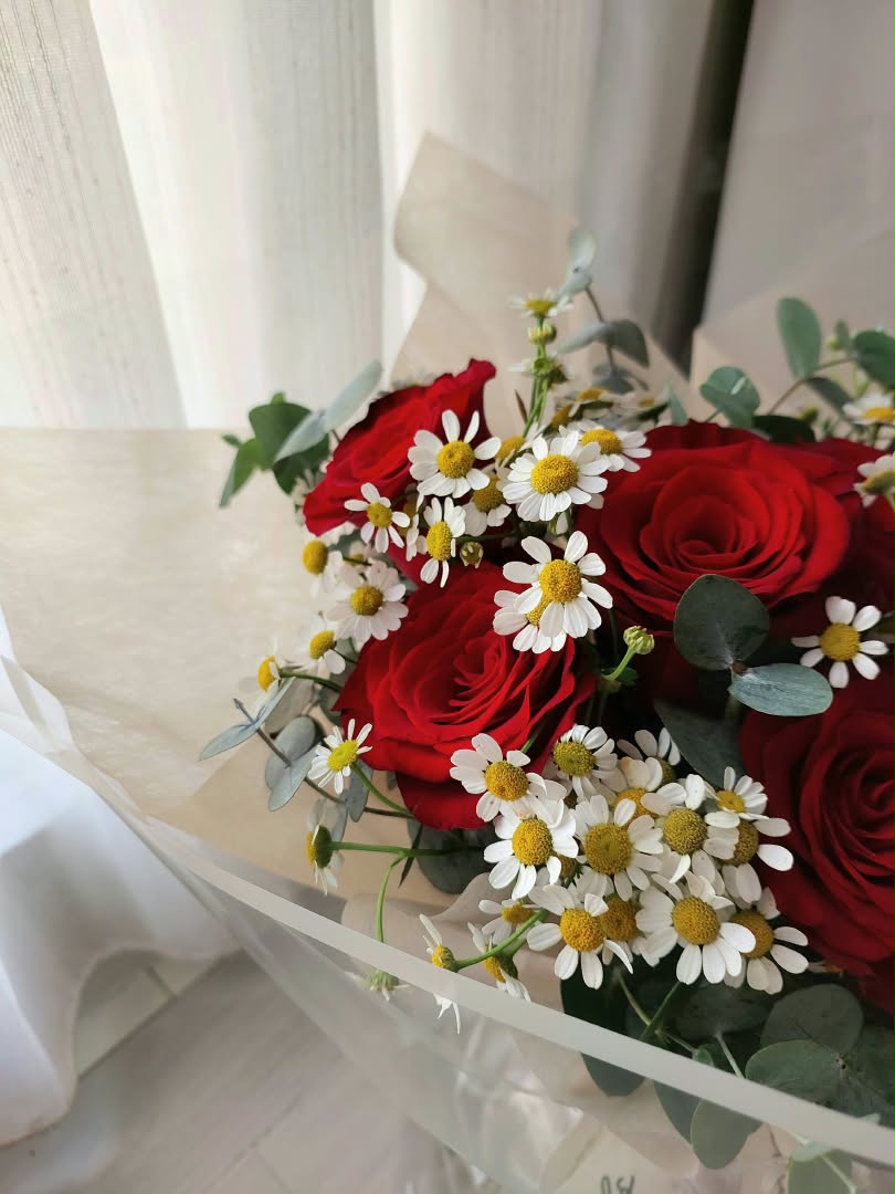 Main Character Energy Fresh Rose Bouquet