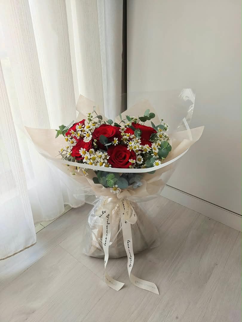 Main Character Energy Fresh Rose Bouquet