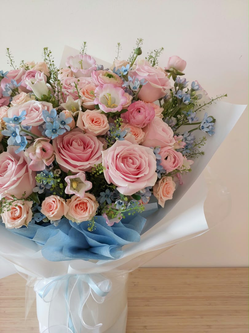 Delulu in Love Fresh Rose Bouquet