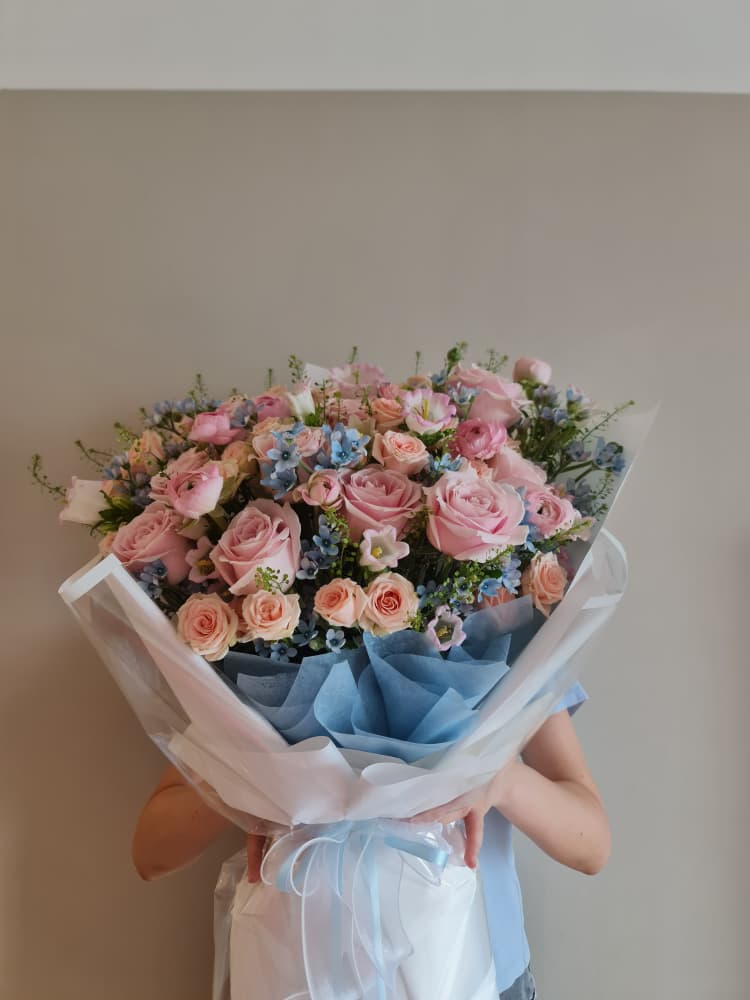 Delulu in Love Fresh Rose Bouquet