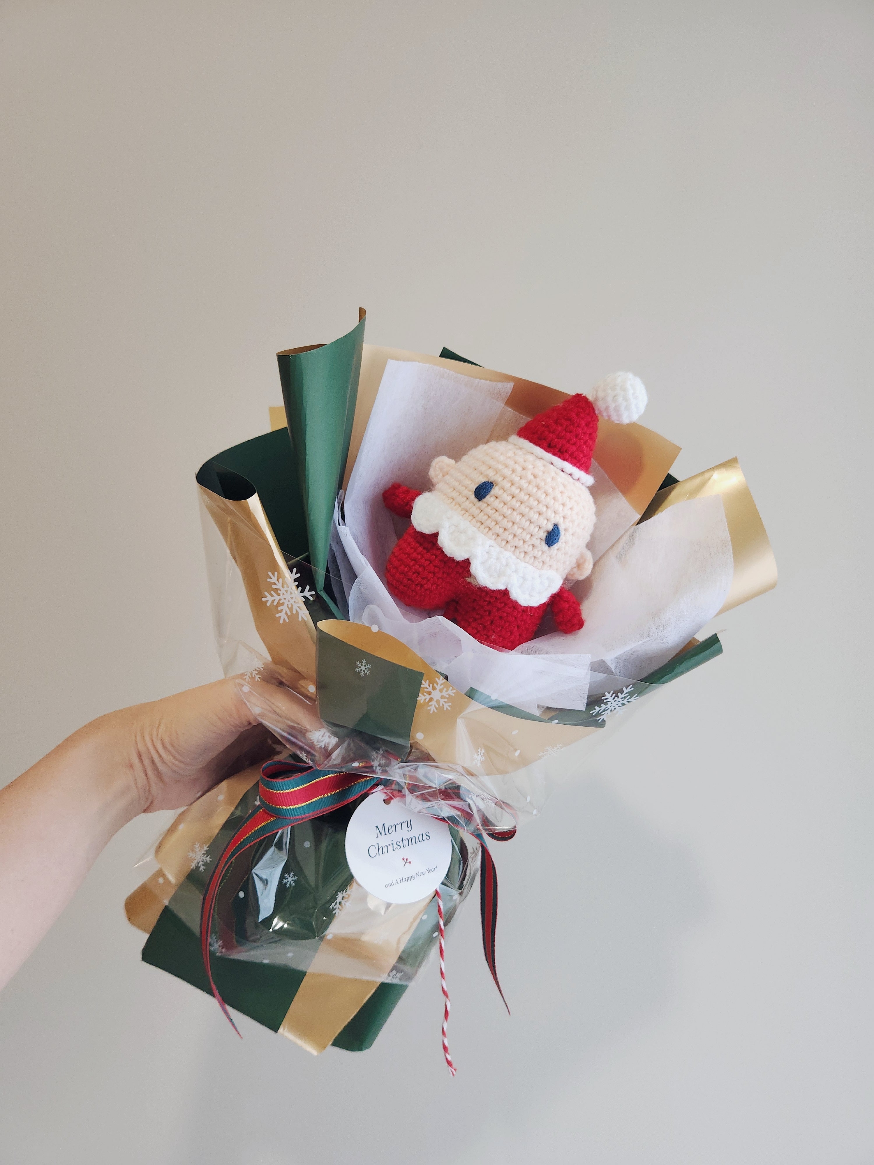 OH Santa Knitted Flower Bouquet