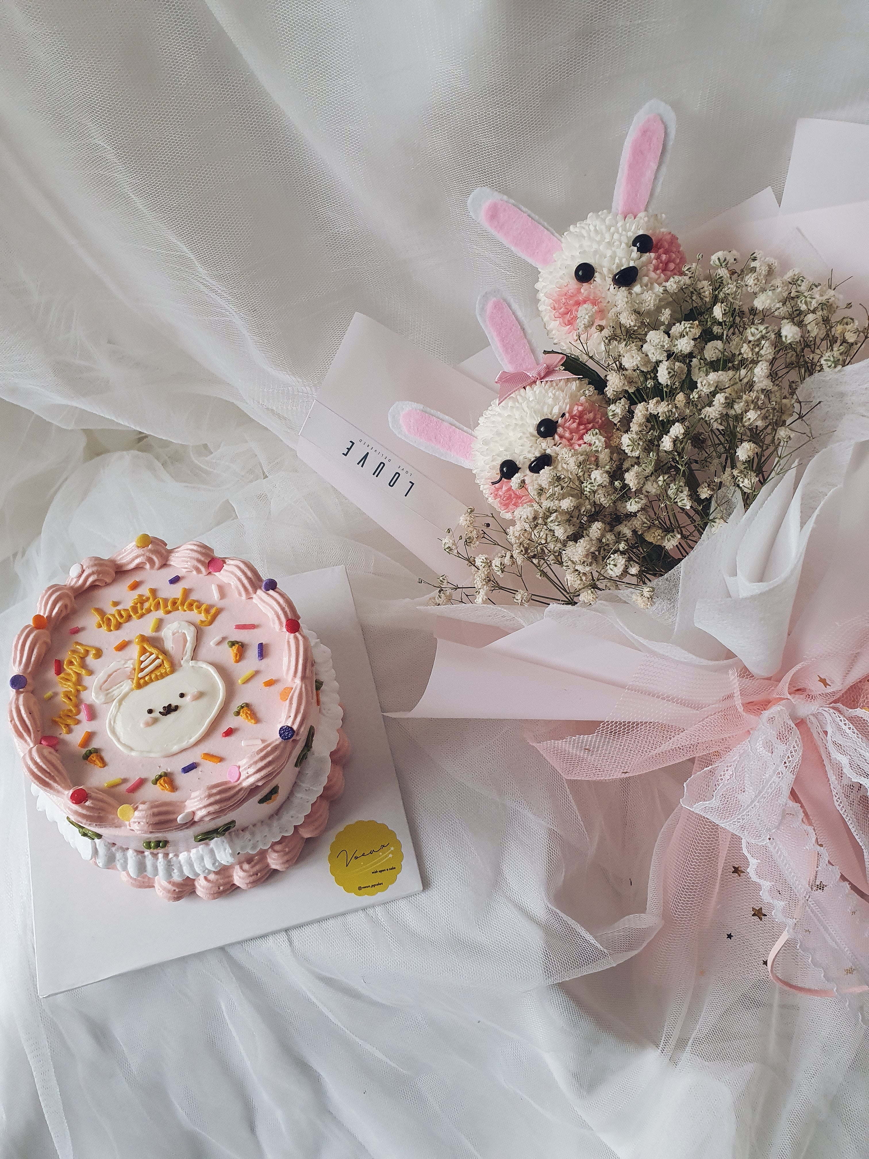 Honey Bunnies Bouquet With cake