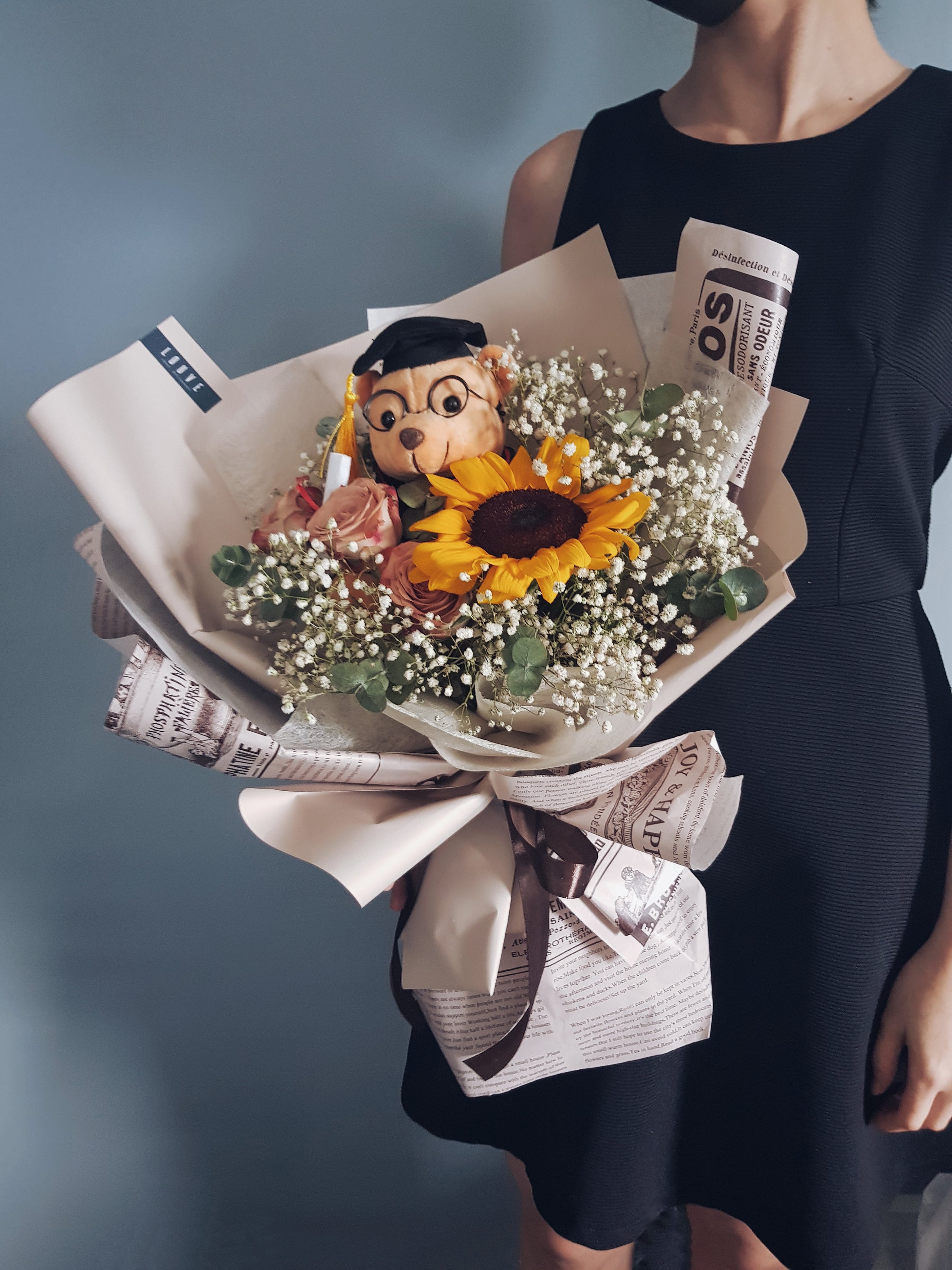 Sunny Bee Sunflower Bouquet