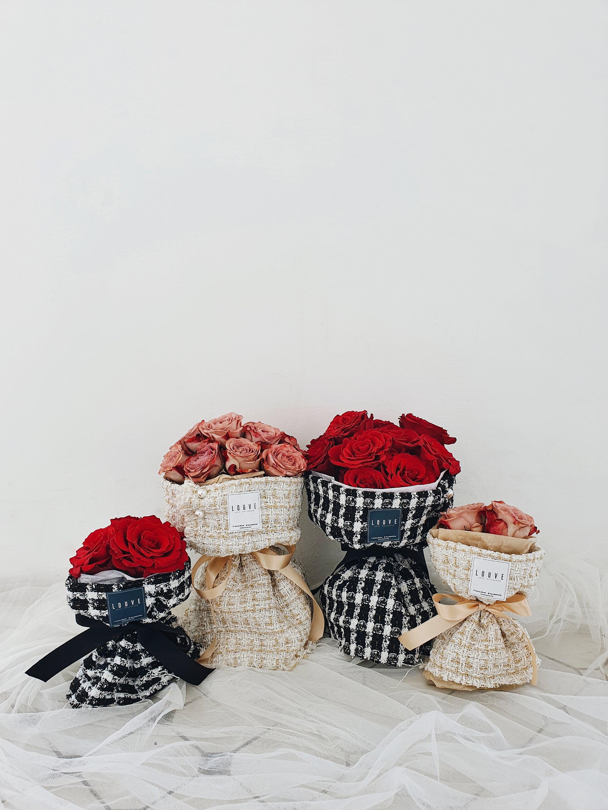 Parfaite Chanel Rose Bouquet (Black) – Louve Florist