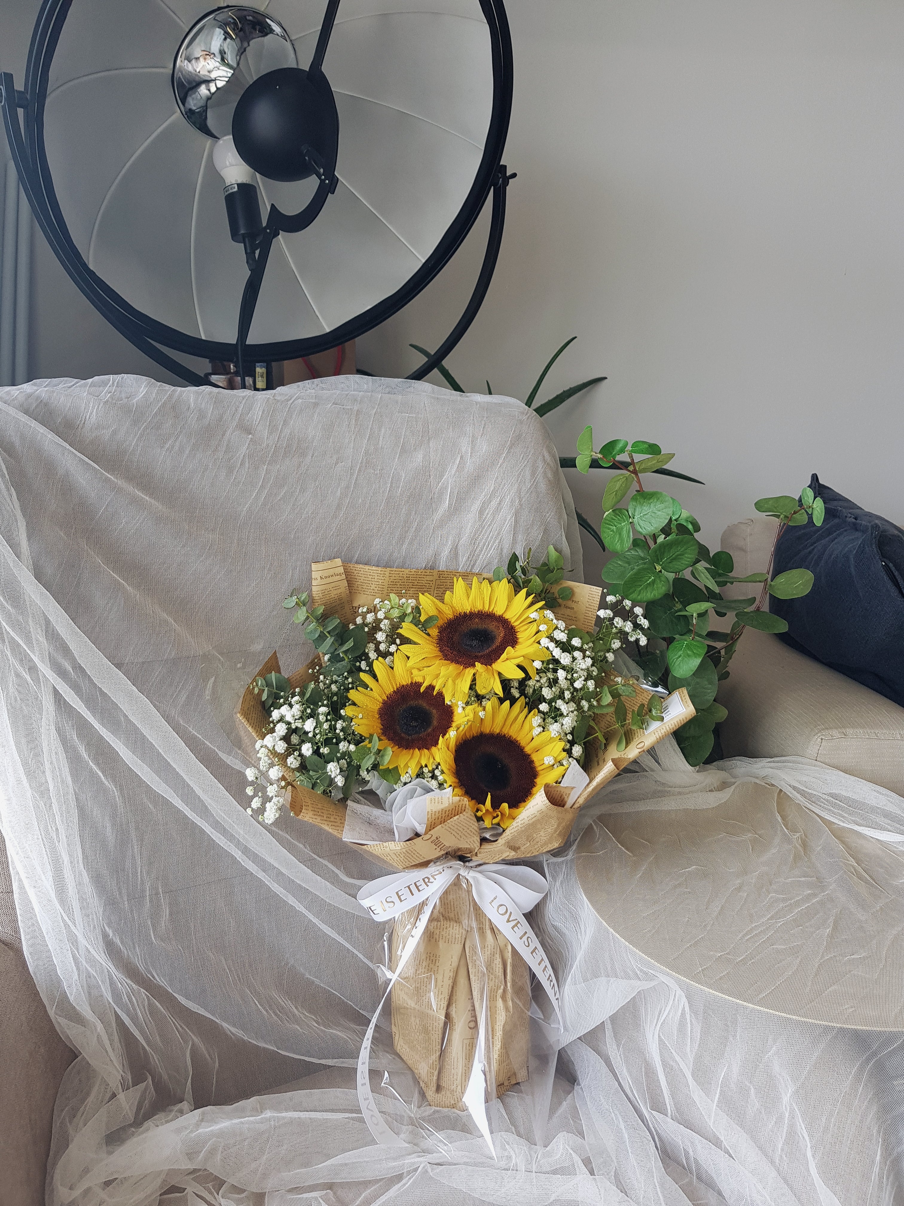 Shiny Sunflower Bouquet